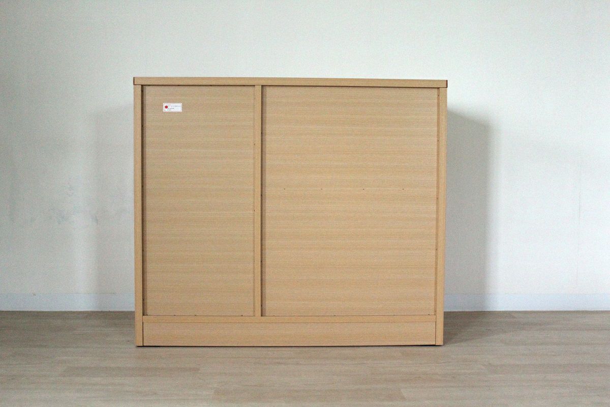 背面は合板そのままが多いですが、背面も奇麗に化粧されています