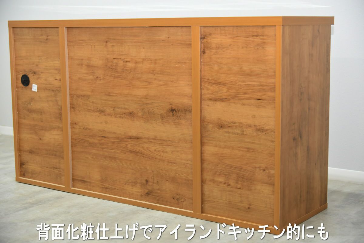 裏も化粧でアイランドキッチン的に使える