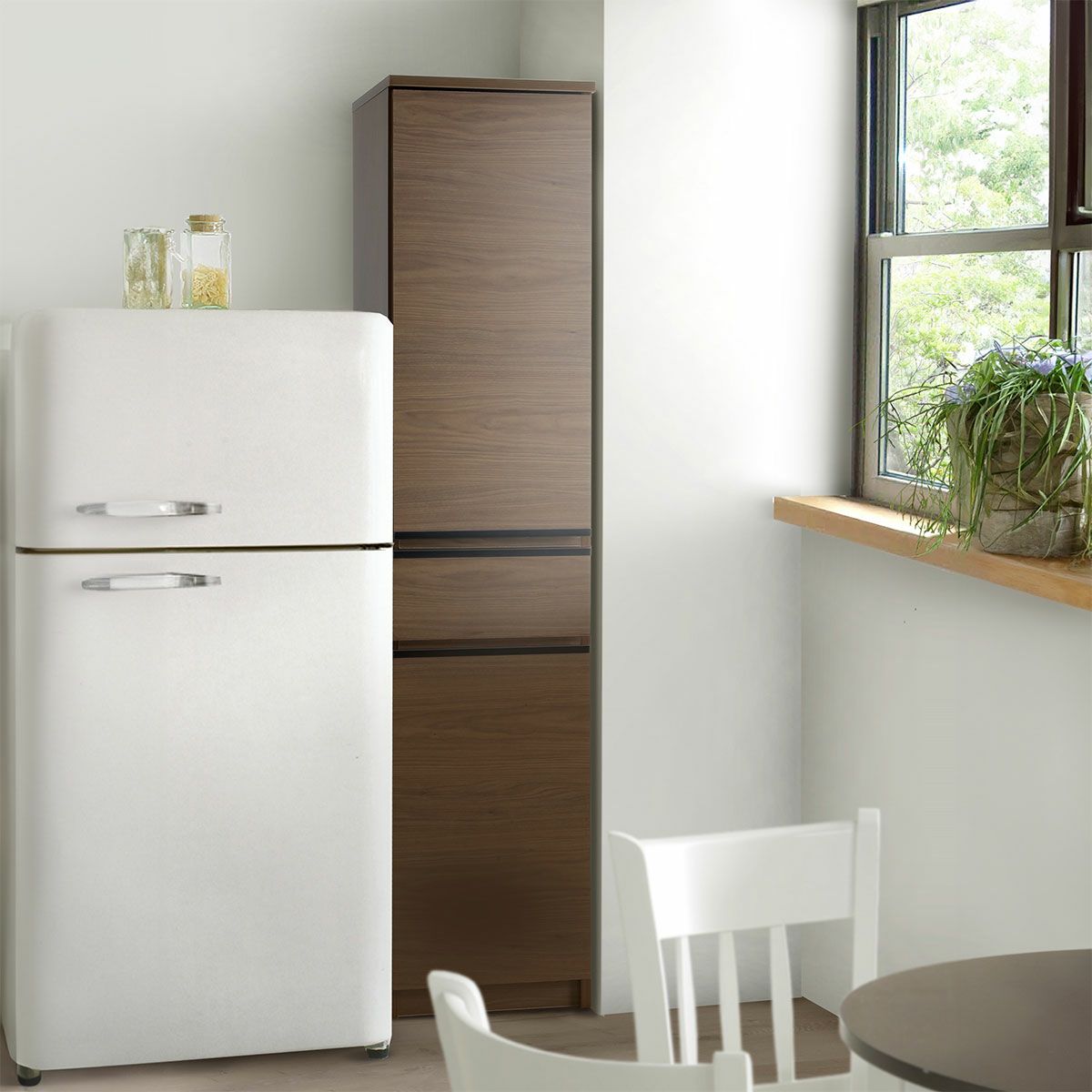 【幅30or幅35or幅40】ビーン すき間収納は、キッチンや洗面所をおしゃれにスッキリ収納するのに便利です。 埃の侵入も防いでくれる扉付き、狭いスペースにもピッタリです。