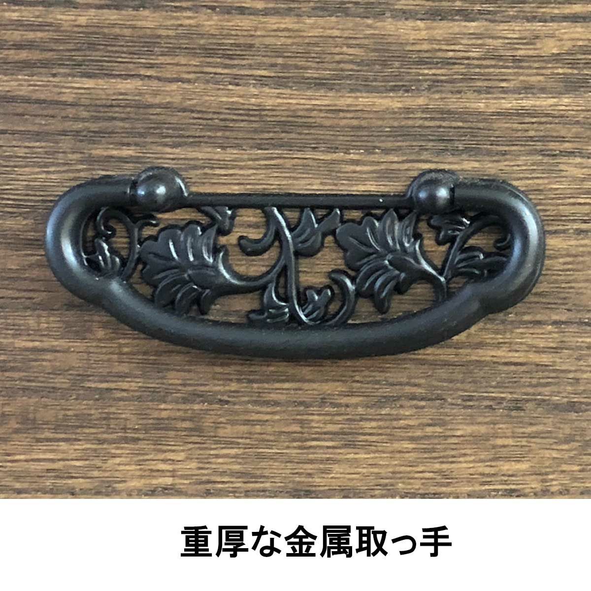 本体表面は天然原料ベースの専用オイルで丁寧に手塗りで仕上げており、光沢もあり、お手入れも楽な特殊加工を施した味わい深い民芸たんすです。