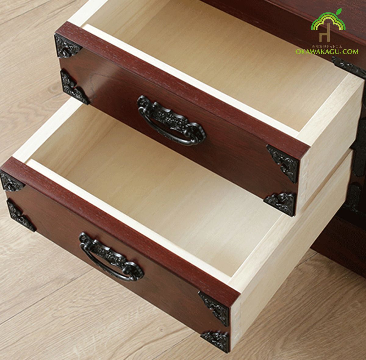 吉野民芸　幅120センチ　戸車たんすテレビ台は、垣板（天然木桐無垢材）24㎜を使い丈夫で頑丈な仕様。また底板は、桐突き合板張り6㎜で強度も十分です。